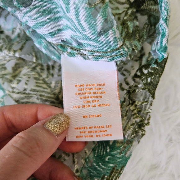 Hearts‎ of Palm Women's Green Palm Print Semi Sheer Button Up Top. Size 8 - Picture 7 of 7